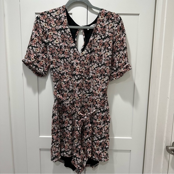 Abercrombie & Fitch Pants - Abercrombie & Fitch Floral Tie Waist Romper Size Medium